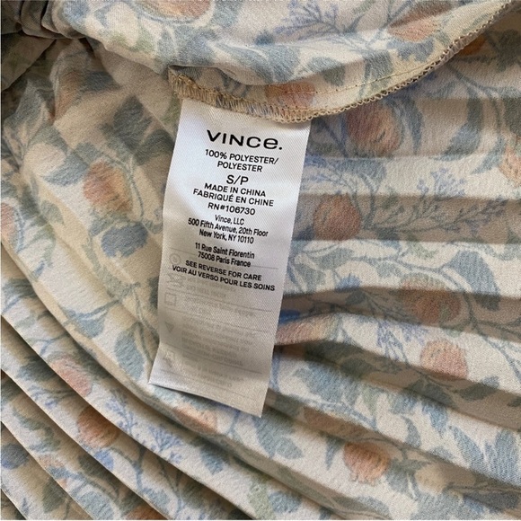 Vince floral print pleated blouse NWT - Picture 9 of 9